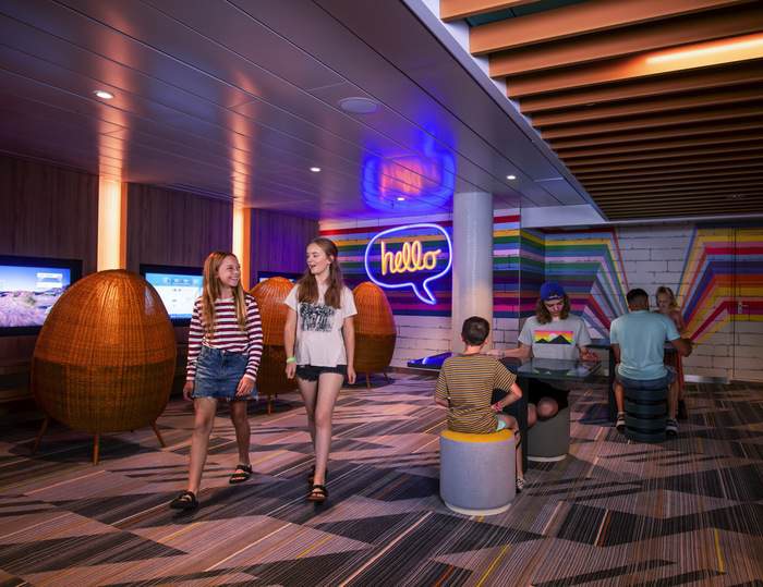 RCI Oasis of the Seas Social298 - J.LISIEWSKI.jpg